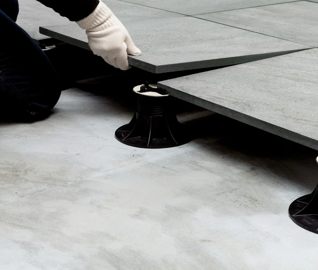 Pokládka terasové dlažby na terče